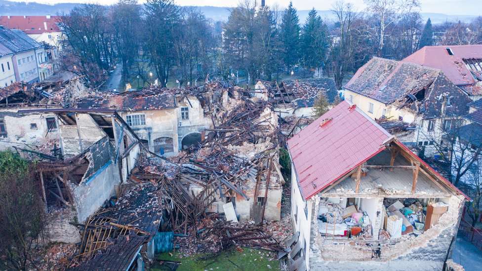 Seismic Risk of Structures and the Economic Issues of Earthquakes