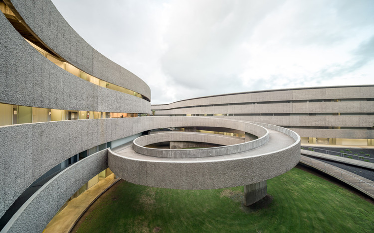 An Insight To Concrete Ramps For Buildings
