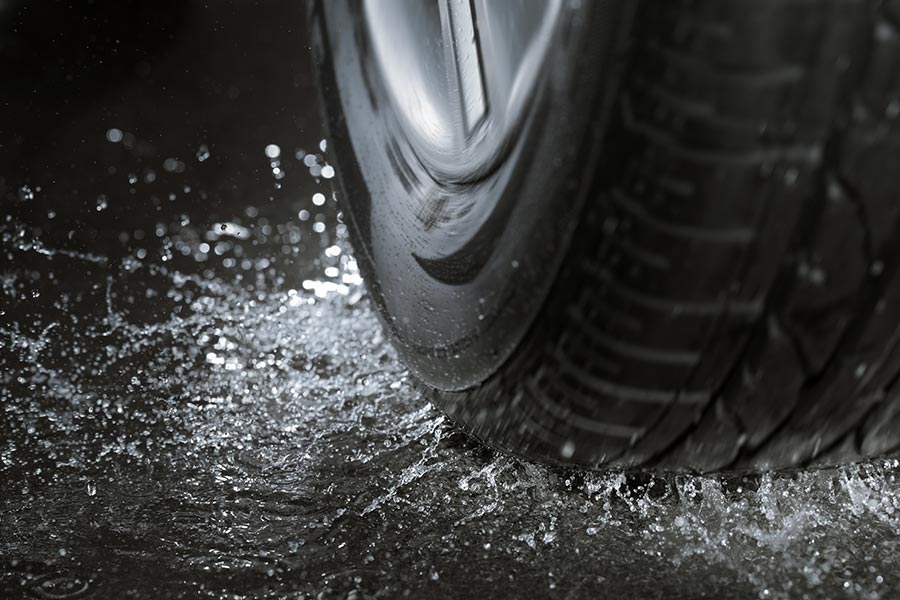 How To Handle Hydroplaning